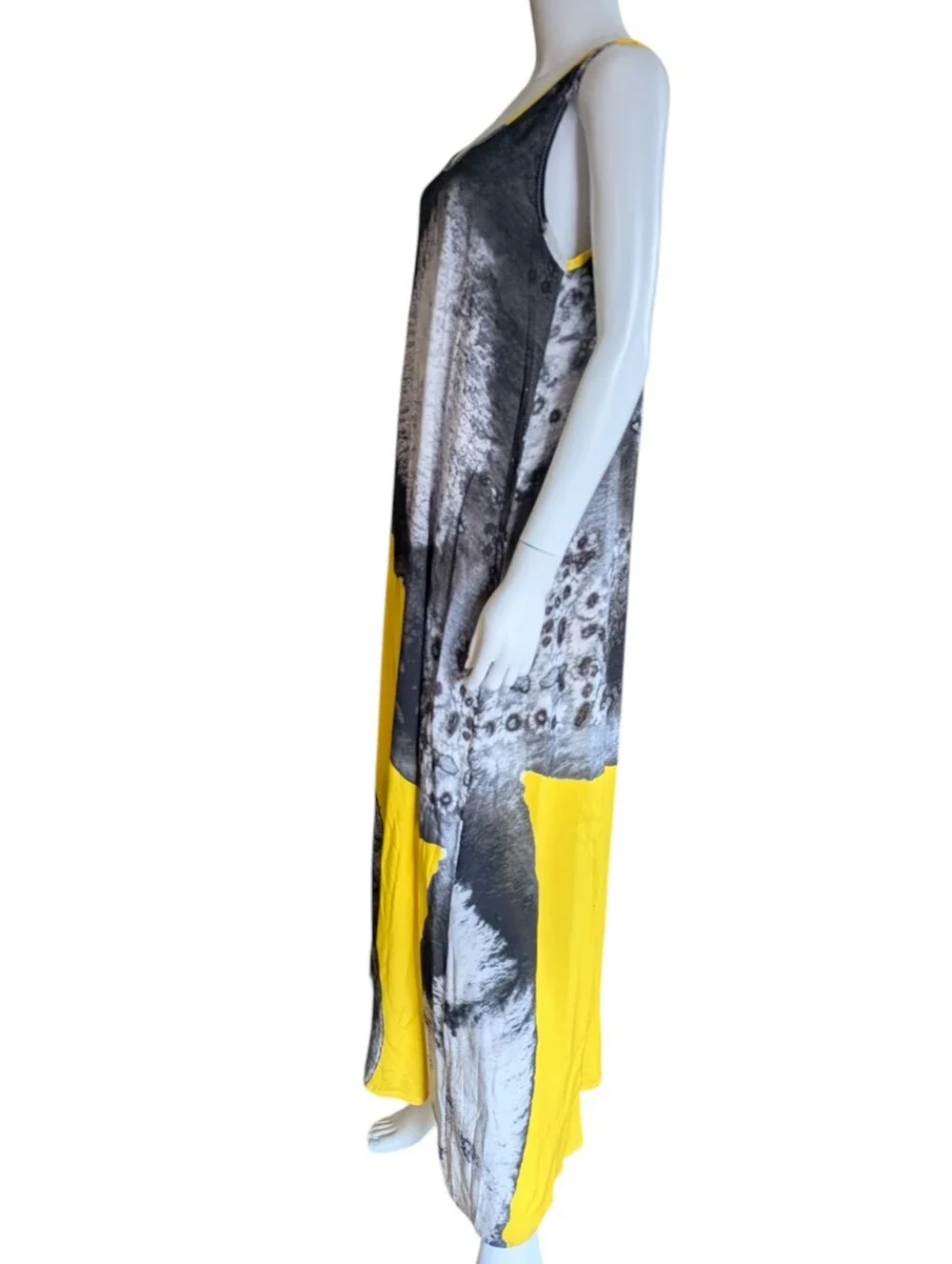 Sleeveless Yellow & Gray Graphic Maxi Dress - Picture 5 of 7